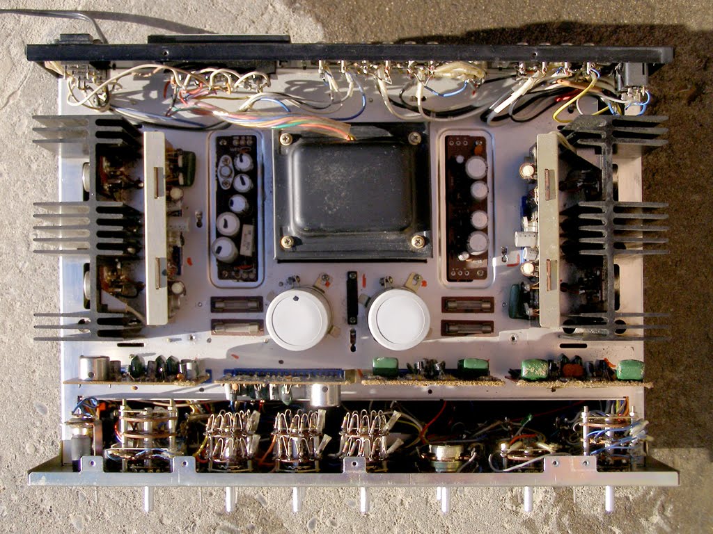 SEVENTIES STEREO: Sansui AU-888 integrated amp photos.